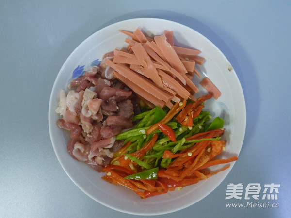 Braised Noodles with Green Pepper and Pork recipe