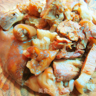 Sauce-flavored Pig's Feet Dipped in Sauce---the Taste is Different---hakka Cuisine recipe