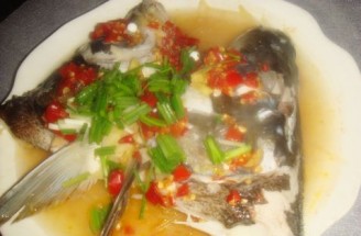 Steamed Chopped Pepper Fish Head with Shredded Radish recipe