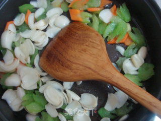 Slimming Food: Stir-fried Cashew Nuts with Celery and Lily recipe