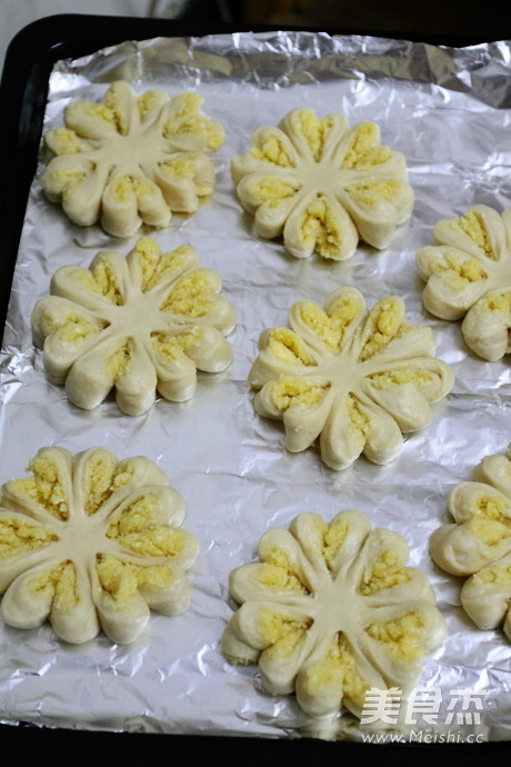 Coconut Flower Bun recipe