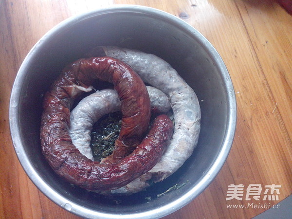 Steamed Sausage with Dry Vegetables recipe