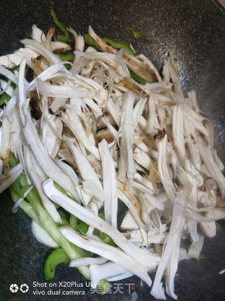 Stir-fried Shredded Chicken with Matsutake recipe