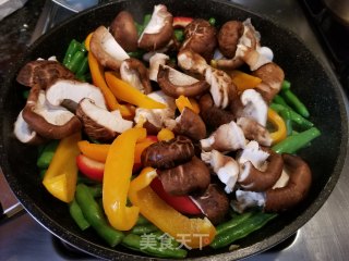 Stir-fried String Beans with Fresh Mushrooms and Color Peppers recipe