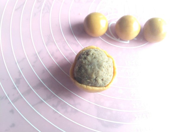 Homemade Mooncakes with Egg Yolk and Mung Bean Filling recipe
