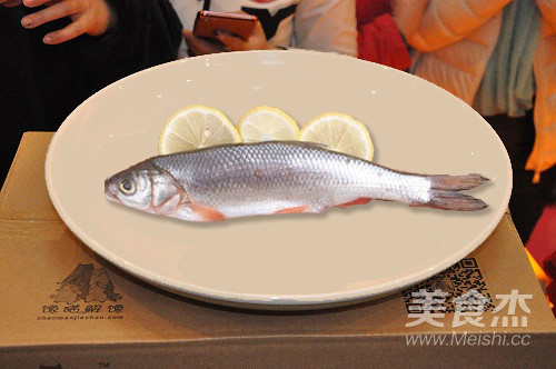 Colorful Lime Xiangtile Huazi Fish recipe