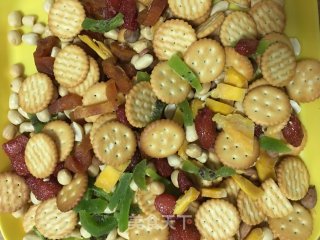 Dried Fruit and Nut Mixed Flavor Snowflake Crisp recipe