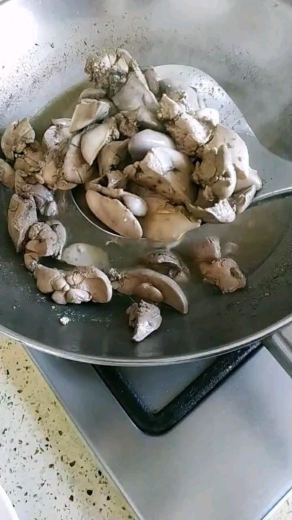 Stir-fried Chicken Liver with Green Onions to Replenish Qi and Blood recipe