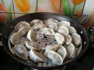 Steamed Dumplings with Dried Intestines and Cabbage recipe