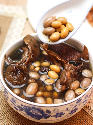 Guangdong Old Fire Soup-cuttlefish, Peanut and Soybean Soup