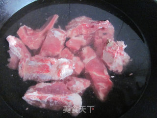 Autumn Tonic Soup---lotus Root Black Bean Pork Ribs Soup recipe