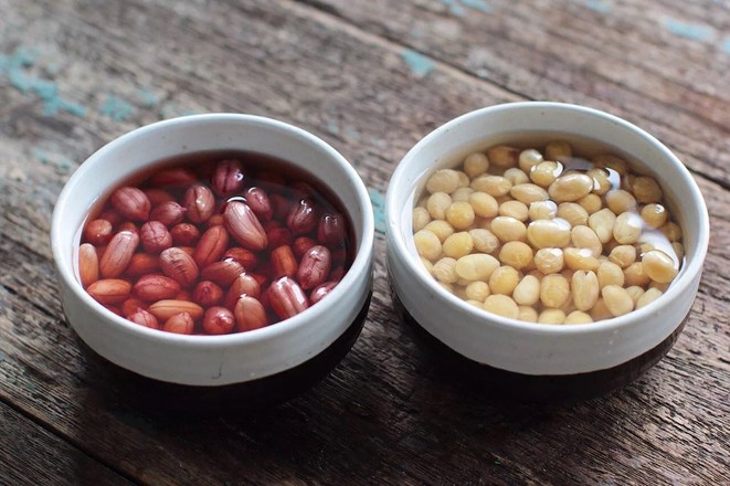 Soy Peanut Trotter Soup recipe