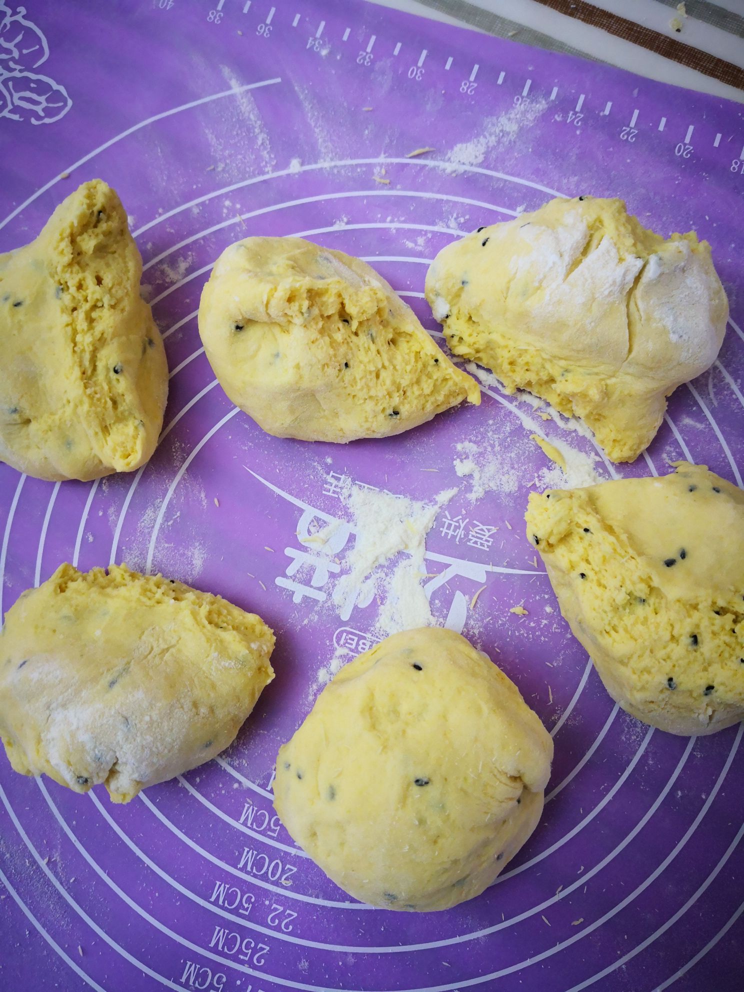 Black Sesame Cornmeal Buns recipe