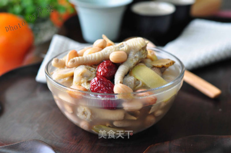 Astragalus, Jujube and Chicken Feet in Pot recipe