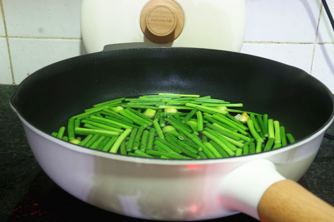 Stir-fried Sausage with Garlic Stalks recipe