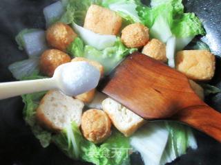 Boiled Chinese Cabbage with Oily Tofu and Golden Fish Eggs recipe