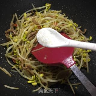 Stir-fried Pork with Soy Sprouts recipe