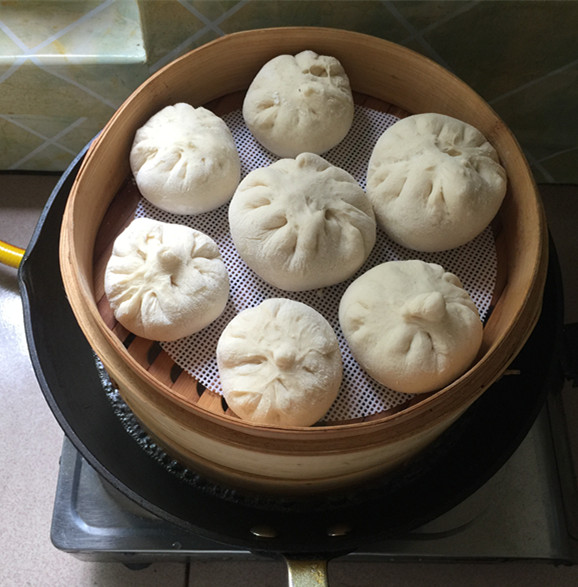 Stir-fried Pork Buns with Plums and Vegetables recipe