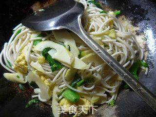 Stir-fried Noodles with Cabbage Egg and Bamboo Shoots recipe