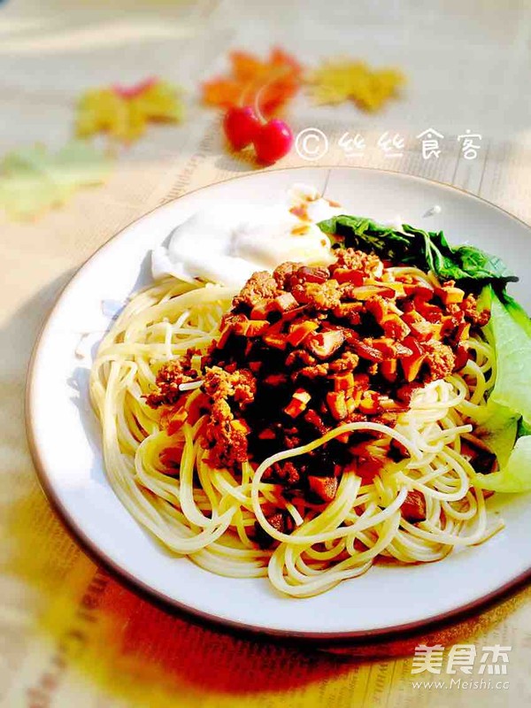 Pasta with Black Pepper and Shiitake Meat Sauce recipe