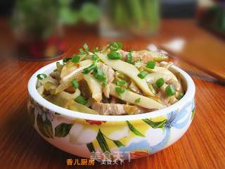 Stir-fried Shredded Pork with Bailing Mushroom and Mustard recipe