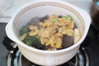 A Home-cooked Dish of Common People Who Use The Brain to Invigorate The Brain and Improve The Mind——【oyster Sauce, Peach Kernels, Fungus, Tofu Pot】 recipe