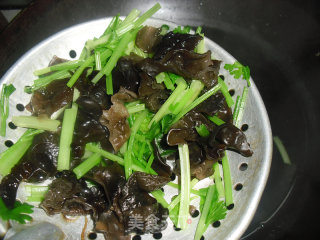 Celery Mixed with Black Fungus recipe