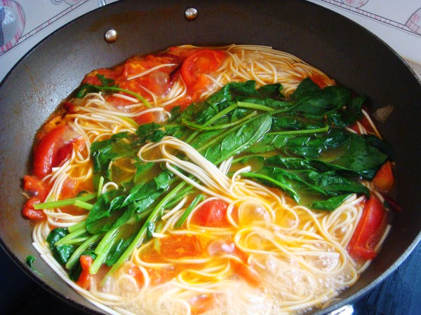 Tomato and Egg Noodles recipe