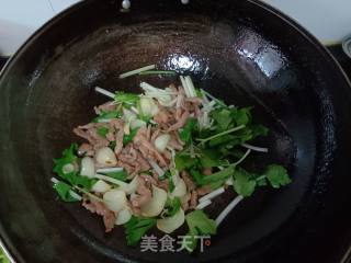 Stir-fried Shredded Pork with Celery and Lily recipe