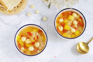 Peach Gum, Tremella and Pineapple Sweet Soup recipe