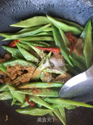 #trust之美# Stir-fried Kidney Beans with Pork Belly recipe