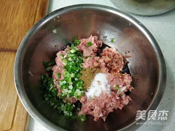 Buqiu Runzao Pork and Cabbage Dumplings recipe