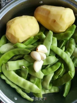 Garlic Carob Potatoes recipe