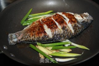 A Good Nourishing Product for Postpartum Mothers-crucian Carp, Peanut and Papaya Soup recipe
