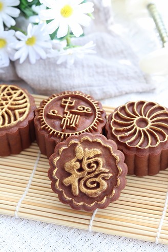 What are Mooncakes for Mid-autumn Festival this Year? Internet Celebrity Black Gold Five-ren Moon Cake Teaching recipe