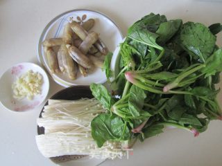 Sacred Spinach Mixed with Enoki Mushrooms recipe