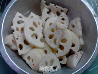 Lotus Root Red Date Beef Bone Soup recipe