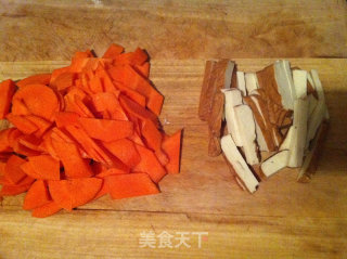 Stir-fried Carrots with Fragrant Green Garlic recipe