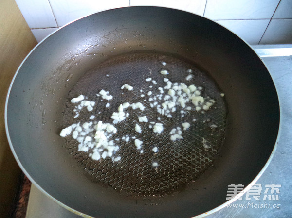 Cantonese Fried Noodles with Soy Sauce recipe