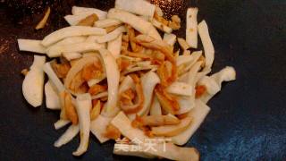 Stir-fried King Pleurotus with Shredded Chicken recipe