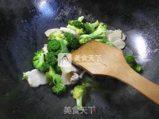 Stir-fried Broccoli with Salt and Pork recipe