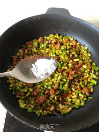 Stir-fried Minced Pork with Garlic Moss recipe