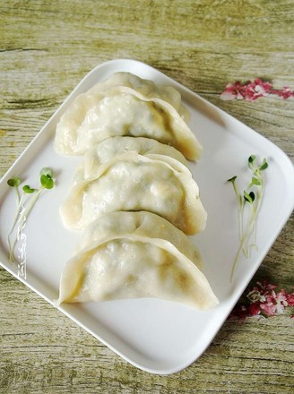 Steamed Dumplings with Leek, Zucchini and Egg Stuffing recipe