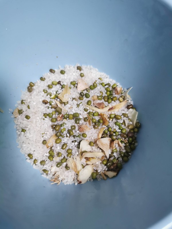 Mung Bean, Lily and Red Date Congee recipe