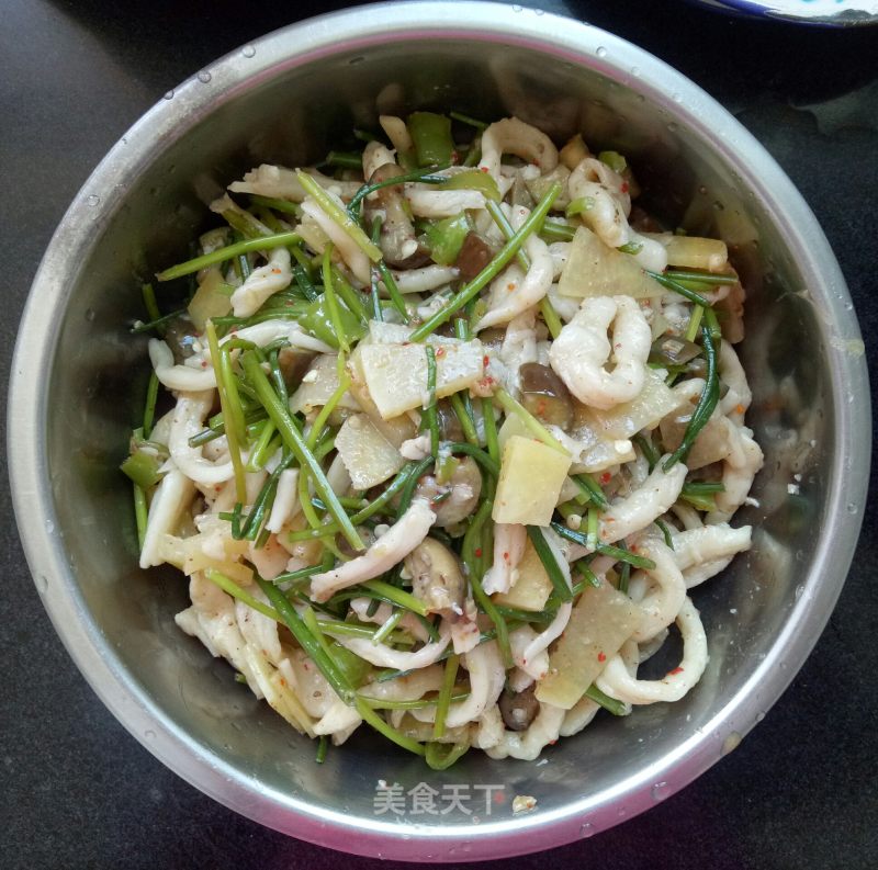 Stir-fried Noodles with Green Pepper, Garlic Stalks, Potato Chips and Eggplant