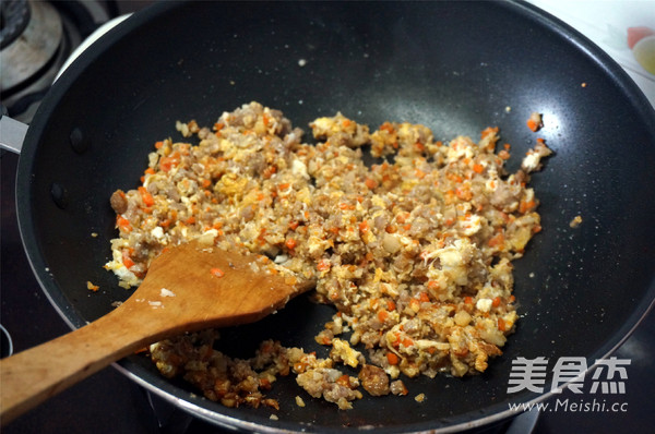 Stir-fried Minced Pork with Carrots and Horseshoe recipe