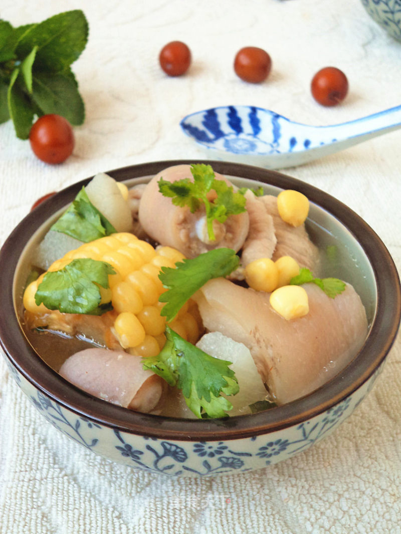 White Radish, Corn and Pigtail Soup