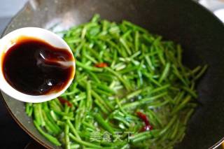 Stir-fried Artemisia recipe