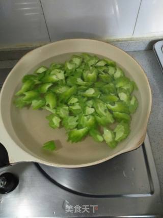 Scrambled Eggs with Bitter Gourd Slices recipe