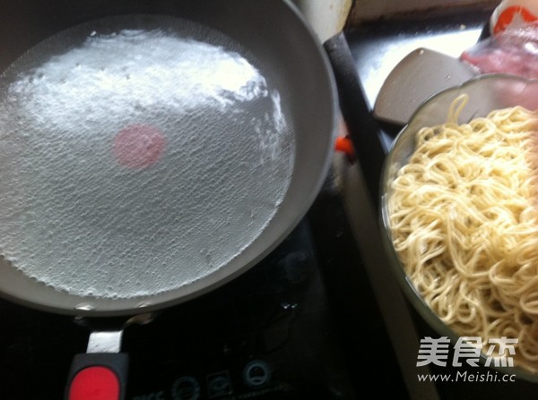 Hot Noodles with Sesame Paste recipe